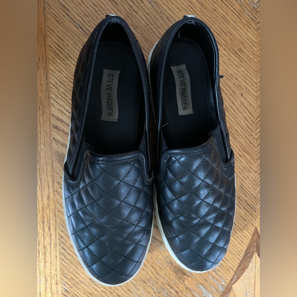 Steve Madden Quilted Slide Ons Sz 8